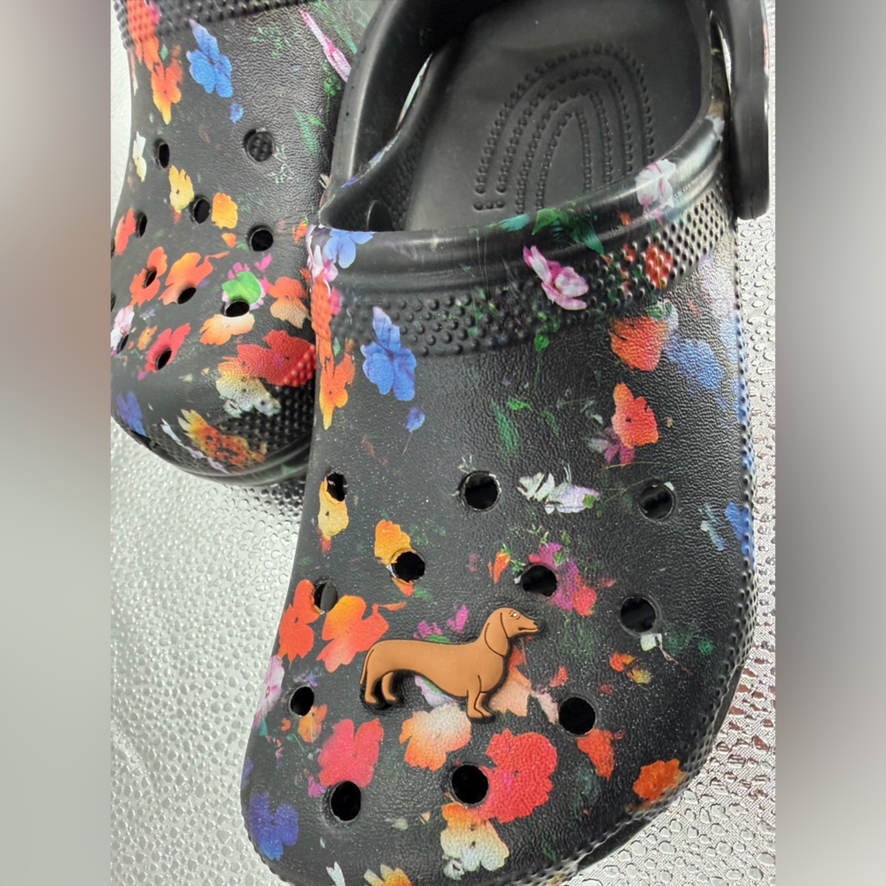 Crocs Classic Floral Clogs Black Multicolor Garden Print Women’s 6 / Men’s 4 - Picture 9 of 9
